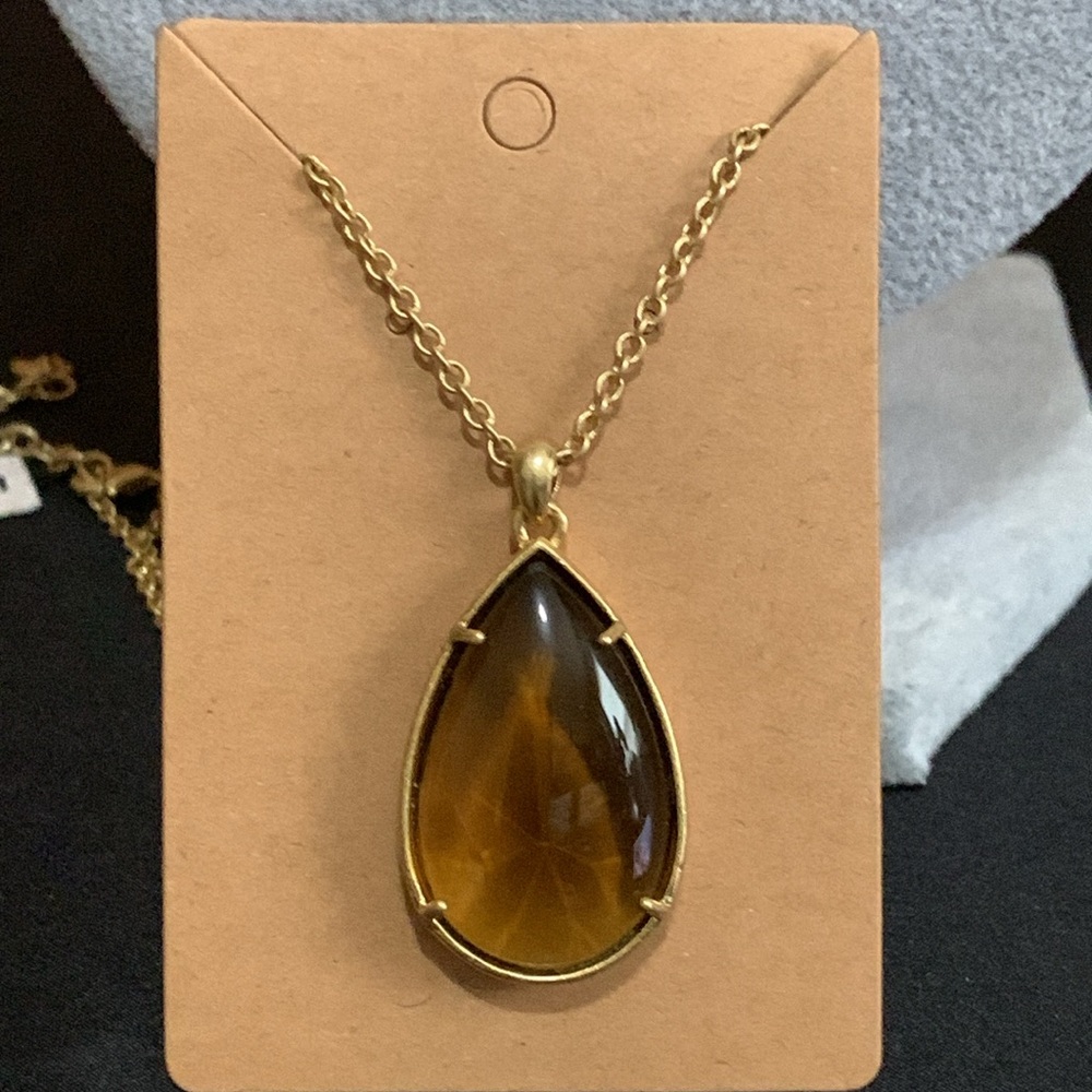 NWT Carolee gold tone amber color stone pendant necklace